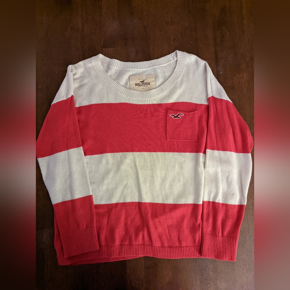 Hollister sweater size youth medium.